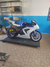 Yamaha R1 pista