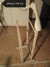 Porta abiti in legno bianco. Alto 1 metro.