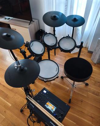 Roland TD-316 + hardware Pearl + monitor Alesis