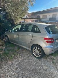 Mercedes B200