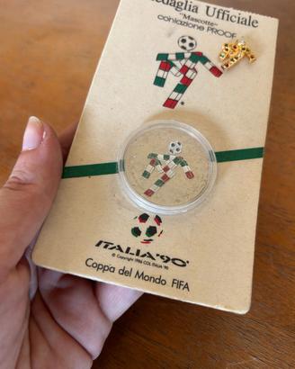 ITALIA ’90 – Medaglia Ufficiale Mascotte + spilla