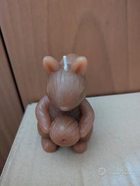 Candela a forma di scoiattolo con ghianda