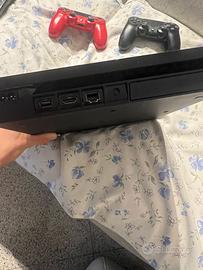 PlayStation 4 slim leggermente trattabile