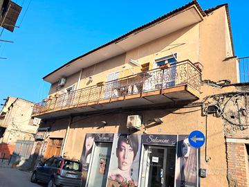 App 4 vani 1°piano130mq con terrazzino via Pizzone