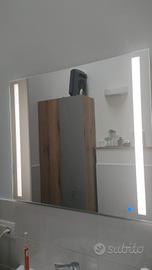 specchio bagno con luci integrate 