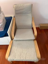 Poltrona pong ikea con poggiapiedi