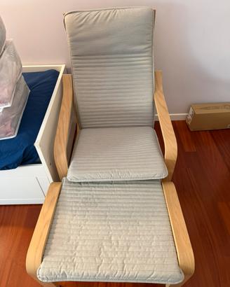 Poltrona pong ikea con poggiapiedi