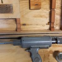 RIVETTATRICE PNEUMATICA