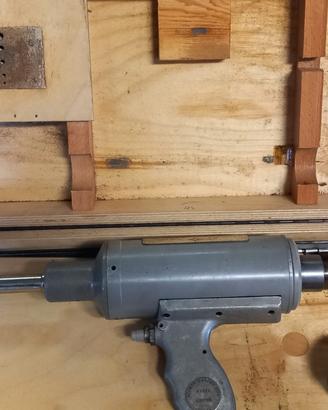 RIVETTATRICE PNEUMATICA