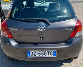 Toyota yaris BENZINA/GPL