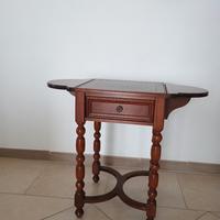 Tavolino in legno massello, con ali richiudibili