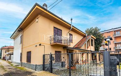 VILLA CON GIARDINO PRIVATO E BOX AUTO!