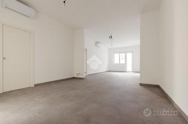 3 LOCALI A GIOIA DEL COLLE