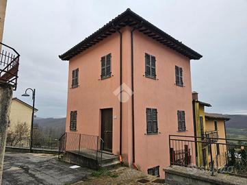 CASA SEMINDIPENDENTE A SERRAVALLE DI CHIENTI