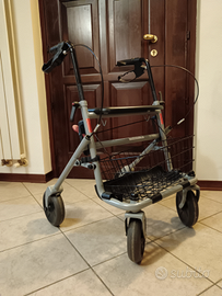 Deambulatore girello