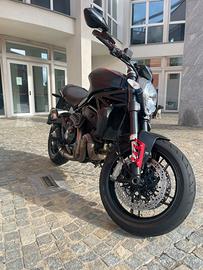 Ducati Monster 821 Dark Carbon