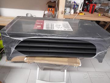 Scaffale con ripiani in plastica