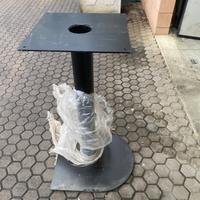 Basamenti in ferro per tavolini o ripiani