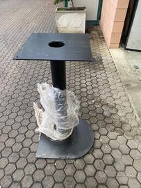 Basamenti in ferro per tavolini o ripiani