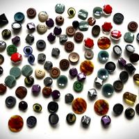 Lotto Vintage anni ’50 – 106 bottoni assortiti