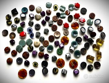 Lotto Vintage anni ’50 – 106 bottoni assortiti