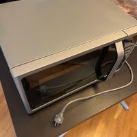 Forno a microonde con funzione forno
