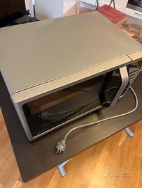 Forno a microonde con funzione forno