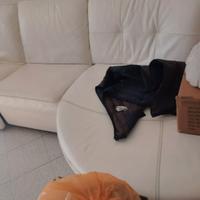 divano in eco pelle bianco 