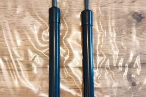 coppia di ammortizzatori a gas portellone Qashqai 