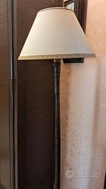 Piantana in legno con Paralume