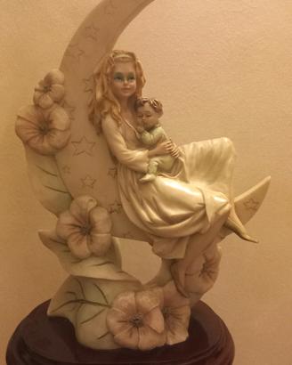 statua con bambino..