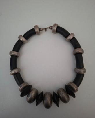 Collana etnica nera e argento