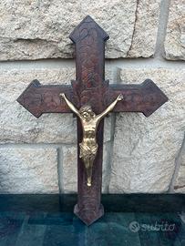 Crocifisso con Gesù Cristo in bronzo o ottone
