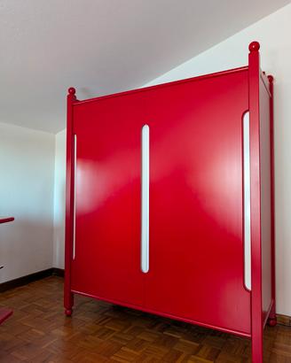 armadio vintage rosso