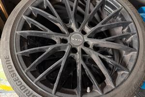 N.4 pneumatici con cerchio da 20