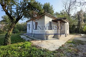 Villa di 100 m² con 3 locali e box auto a Voghera