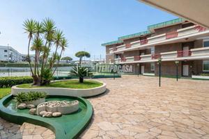 Piano terra in residence con piscina e campi da te