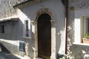 Roccacasale AQ: Appartamento rustico arredato