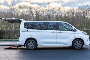 CUSTOM TRASPORTO DISABILI CON RIBASSAMENTO