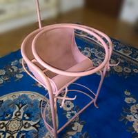 Porta lavatoio antico in ferro battuto rosa