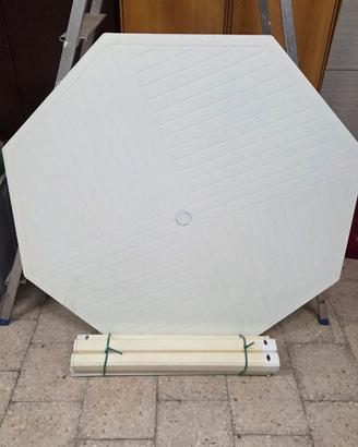 Tavolo ottagonale in plastica