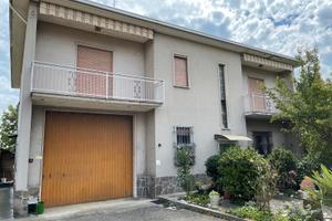 Casa singola con grande garage