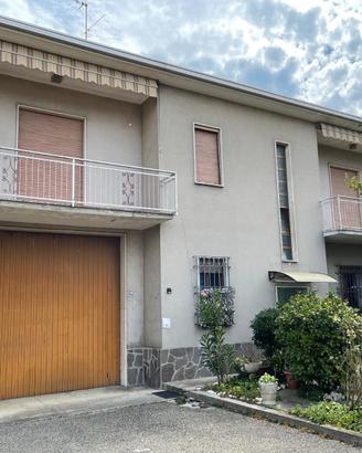 Casa singola con grande garage