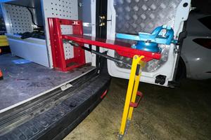 Banco estraibile con morsa