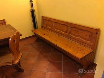 Tavoli sedie e panche in legno