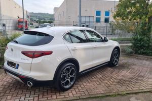 Stelvio 2.2 210 cv