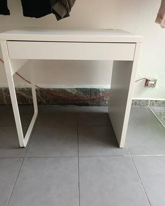 scrivania piccola ikea