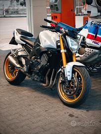 Moto Yamaha fz1