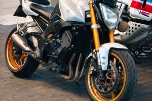 Moto Yamaha fz1