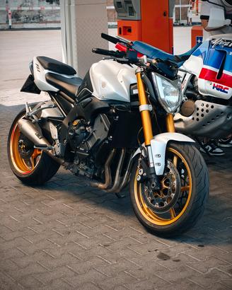 Moto Yamaha fz1